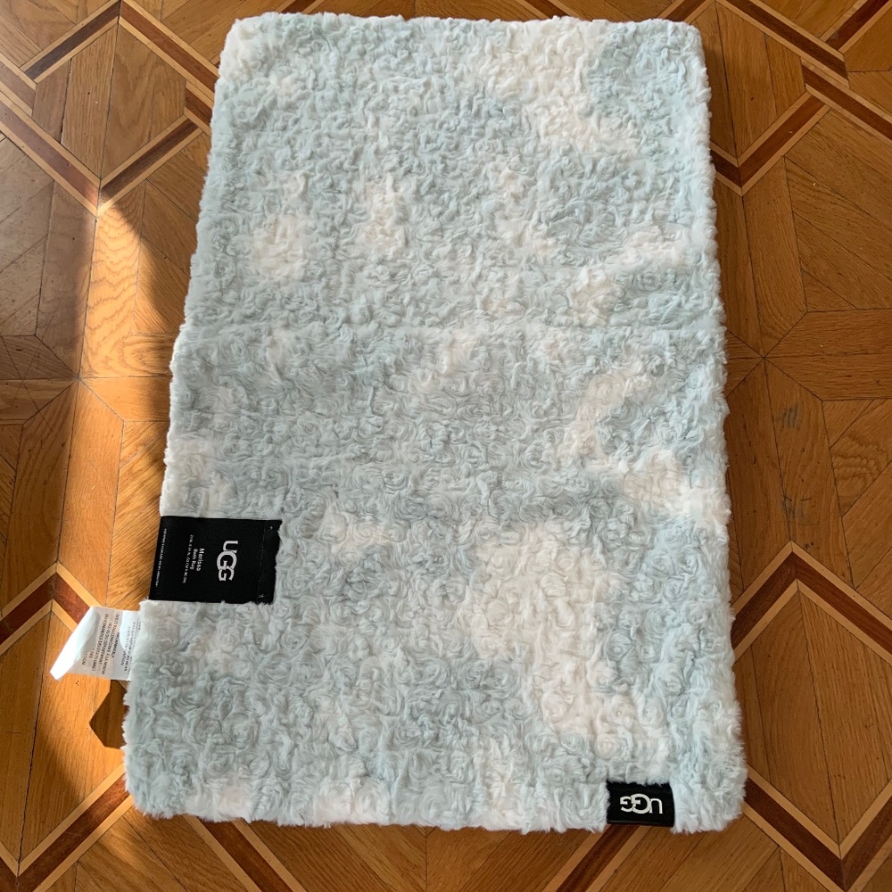 NWT Marissa bath rug